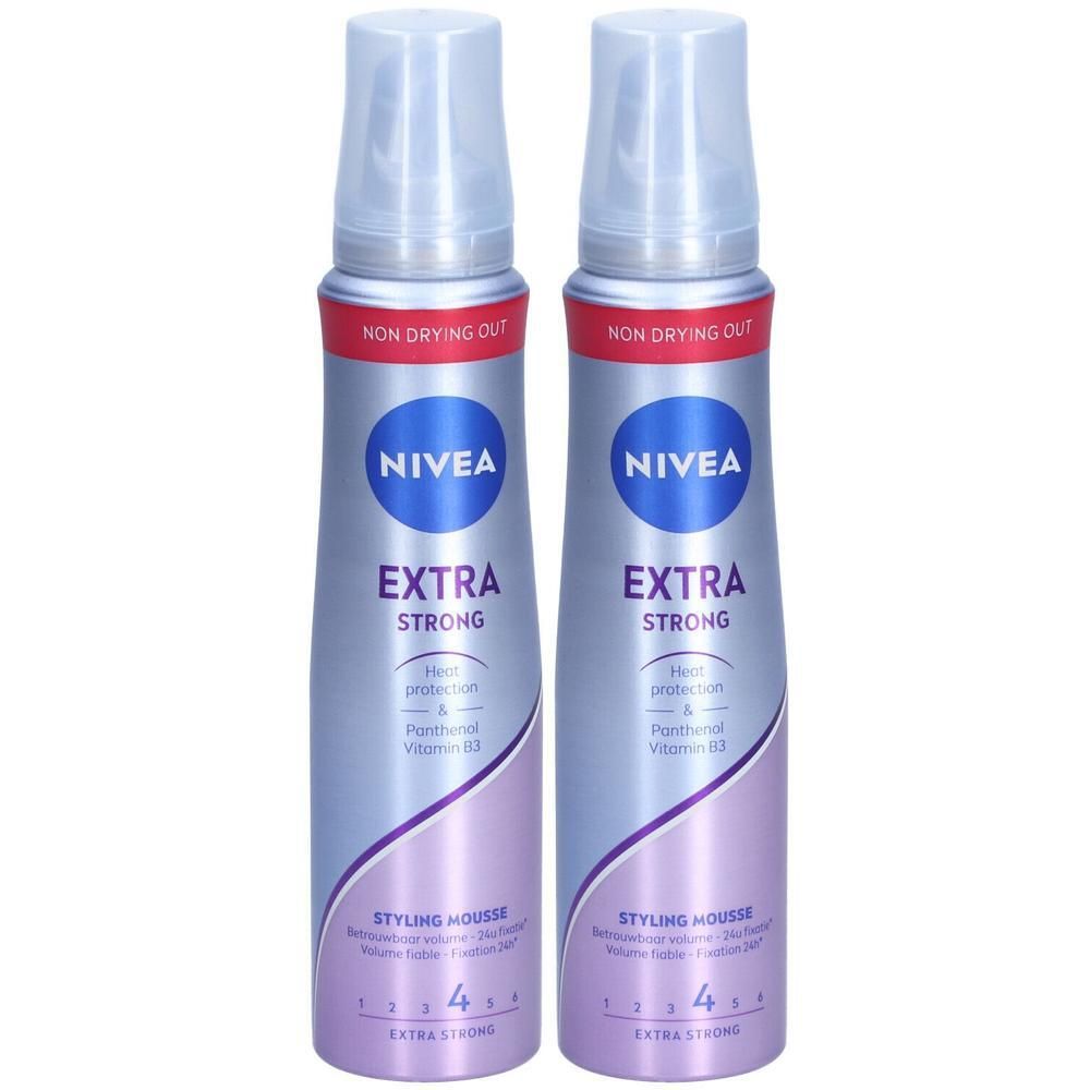 Twee flessen Nivea Styling Mousse Extra Strong. Grijze flessen met blauw logo en witte dop. Opschrift: Extra Strong.