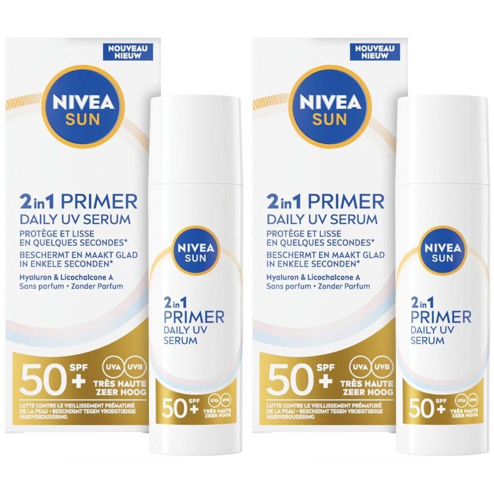 Twee witte flessen en verpakkingen van NIVEA Sun 2 in 1 Primer Daily UV Serum SPF50+. Opschrift: 50+ SPF.