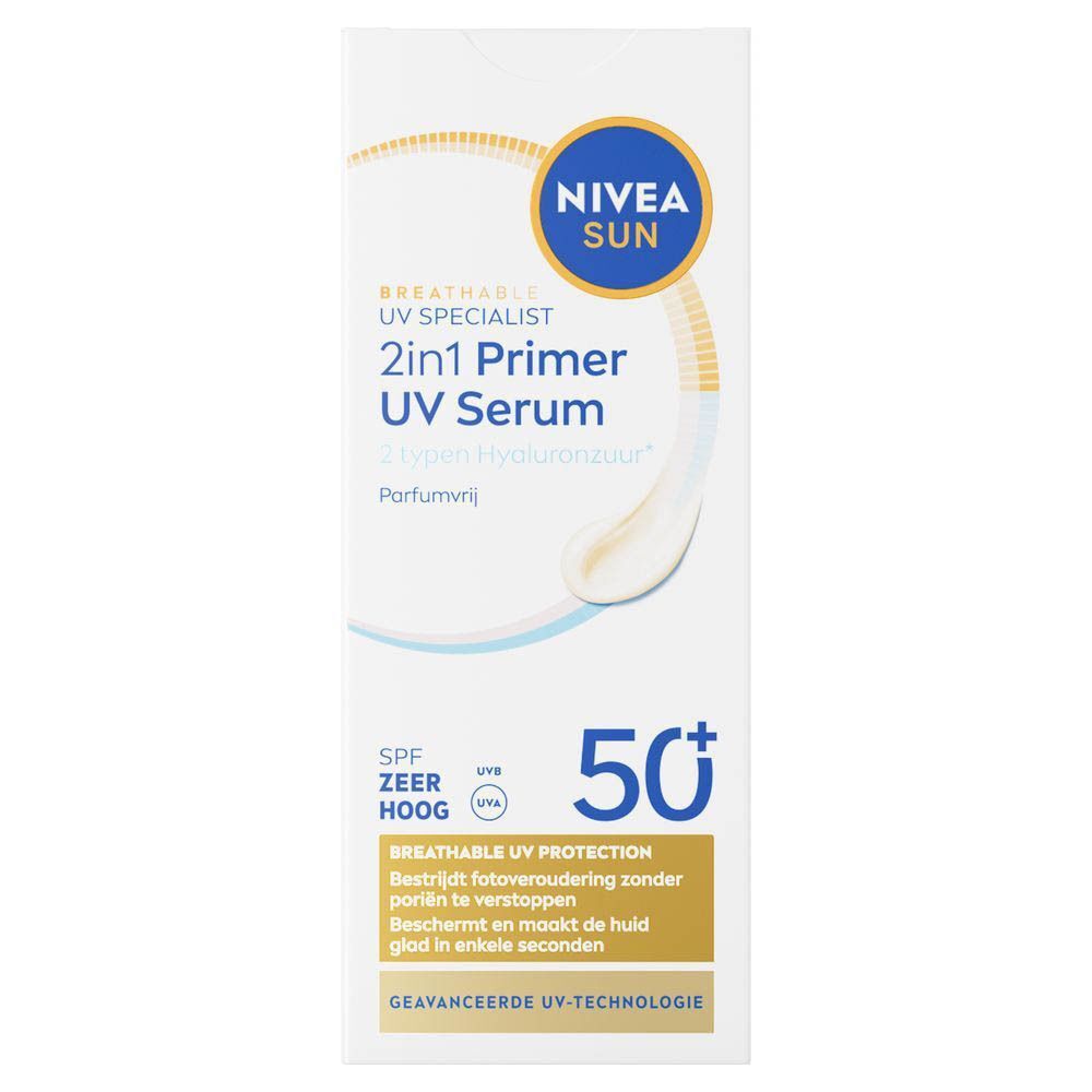 Emballage de NIVEA Sun 2 en 1 Primer UV Sérum SPF50+. Boîte blanche avec texte bleu et jaune. SPF50+ et nom du produit visibles.