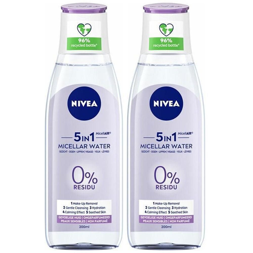 Twee flessen Nivea Micellair Water. Opschrift: 5 in 1, 0% residu, 96% gerecyclede fles. Voor gevoelige huid, zonder parfum.