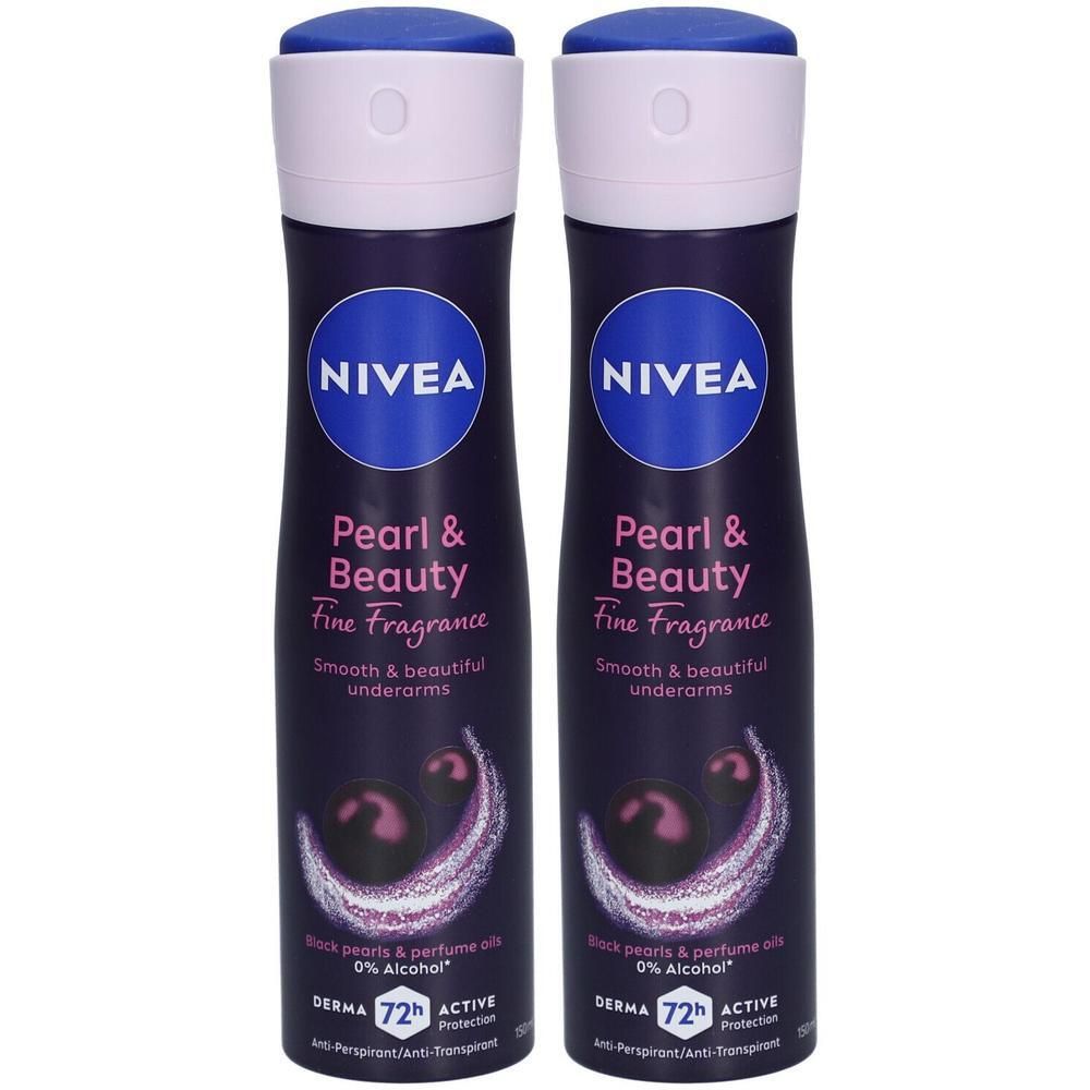 Twee Nivea Pearl & Beauty deodorant sprays. Donkerblauwe flessen met witte dop. Opschrift: Pearl & Beauty, Fine Fragrance.