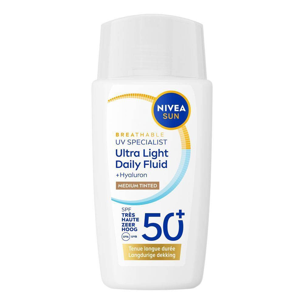 Nivea Sun Ultra Light Daily Fluid + Hyaluron, Medium Tinted, SPF 50+. Fles met tekst en logo.