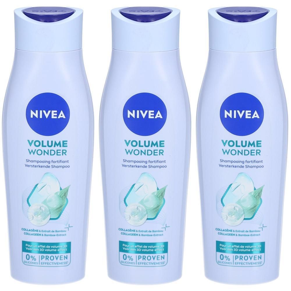 Trois flacons de shampooing. Blancs, avec bouchon bleu et logo. Inscription : NIVEA, VOLUME WONDER. Contient collagène et extrait de bambou.