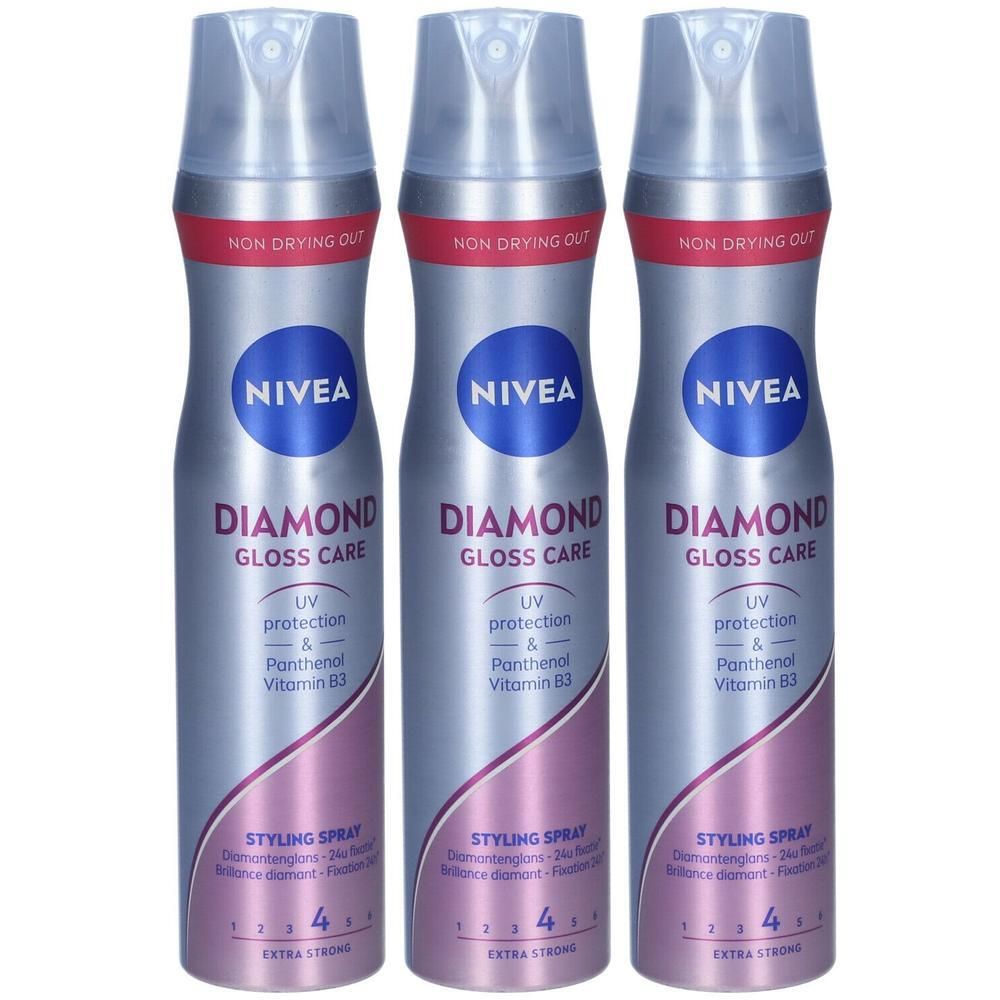 Trois flacons de spray. Bouteilles argentées avec logo bleu Nivea et nom du produit. Fixation extra forte.