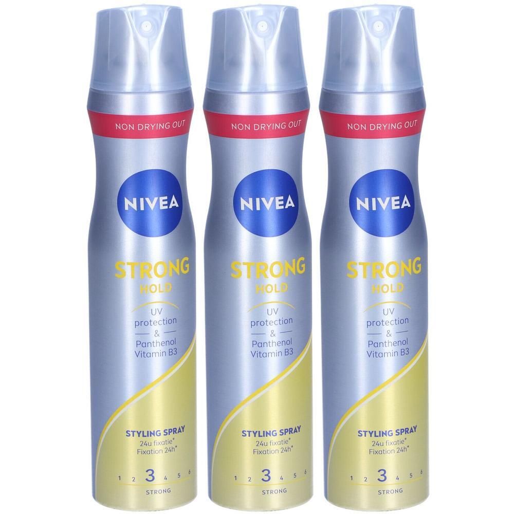 Drie Nivea Strong Hold sprays. Zilverkleurige flacons, blauwe doppen, rode ringen. Opschrift: UV protection, Styling Spray.