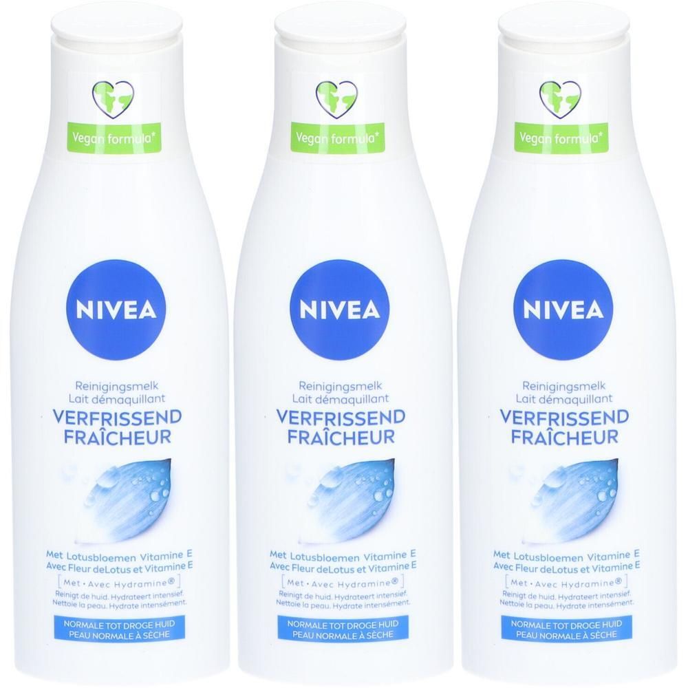 Drie witte flessen met blauw etiket. Op het etiket staat NIVEA, VERFRISSEND FRAÎCHEUR en een groen veganistisch logo.