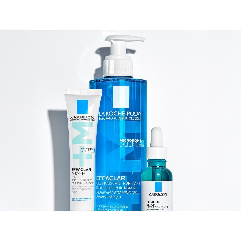 Drie producten: Effaclar Gel, Duo+M en serum. Blauw, wit en transparant.