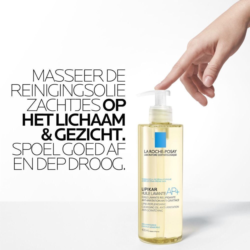 Hand die fles La Roche-Posay Lipikar AP+ Huile Lavante aanraakt. Tekst: instructies.