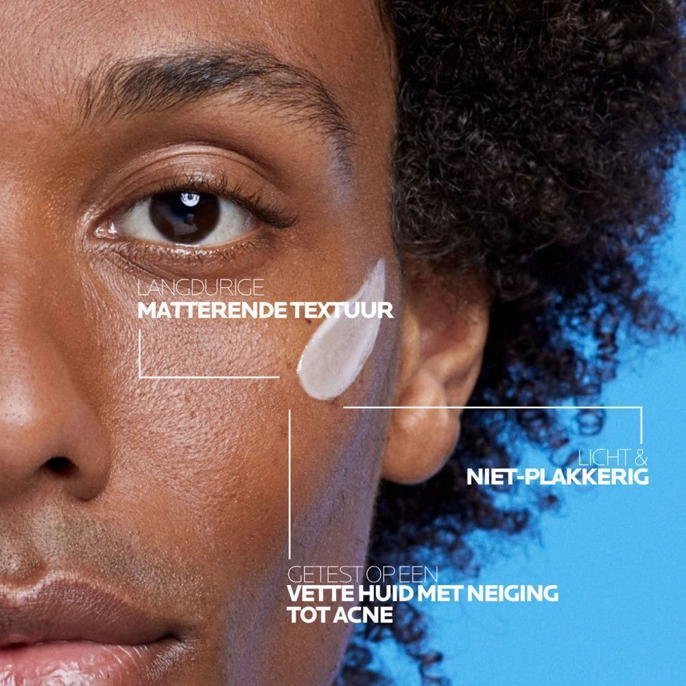 Gezicht met crème. Tekst: Langdurige matterende textuur. Getest op vette huid met acne.