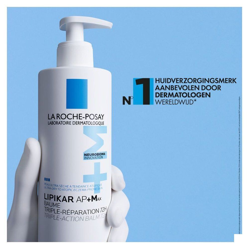 Witte fles met pomp, vastgehouden door een hand. Opschrift: La Roche-Posay, Lipikar AP+M Baume.