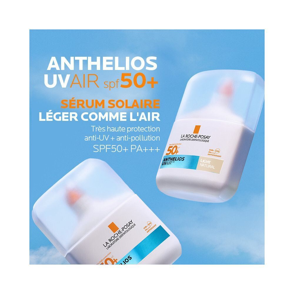 Deux flacons de sérum La Roche-Posay Anthelios UVAIR SPF50+. Fond bleu. Produit avec texte.