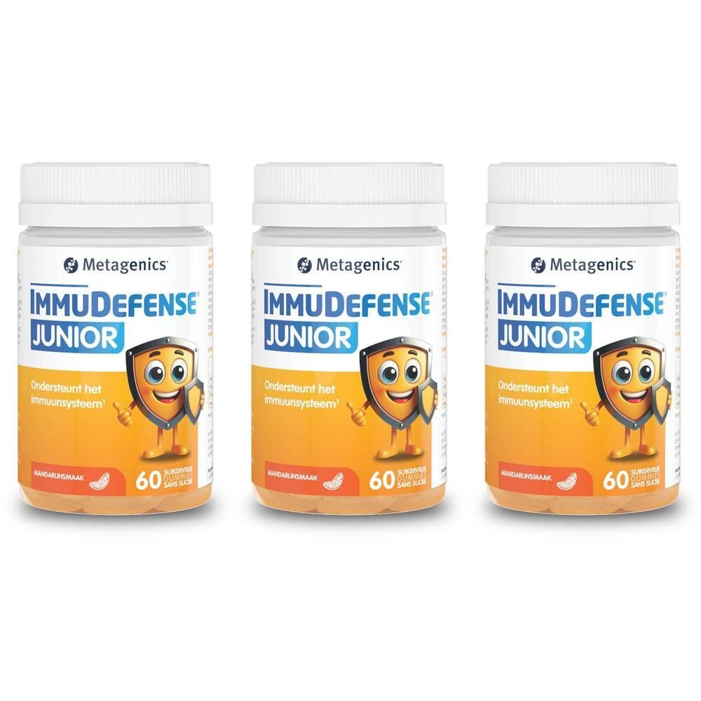 Drie flessen Metagenics ImmuDefense Junior. Witte doppen, oranje etiketten met productnaam en mascotte.
