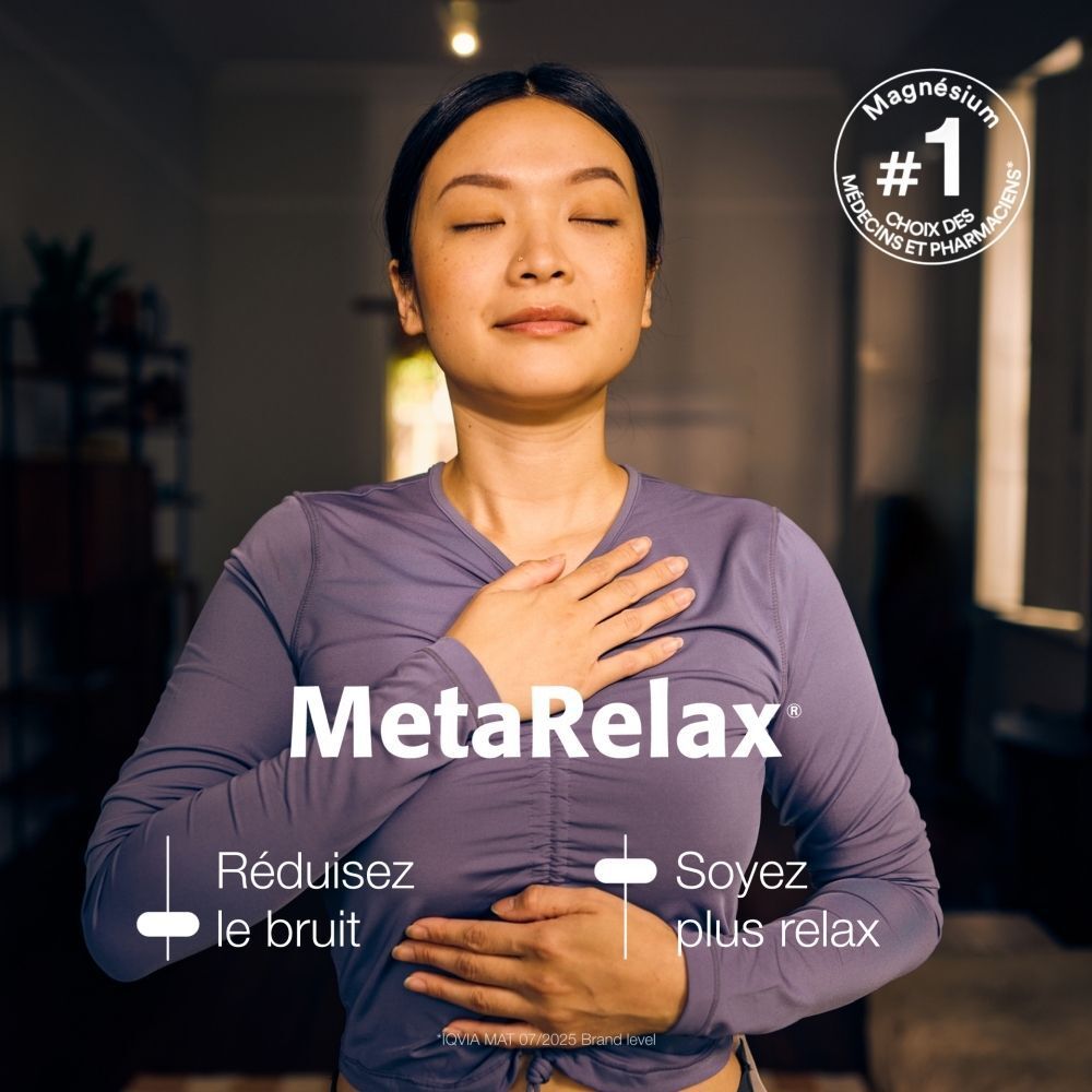 Femme aux yeux fermés. Texte : MetaRelax. Réduisez le bruit, soyez plus relax.