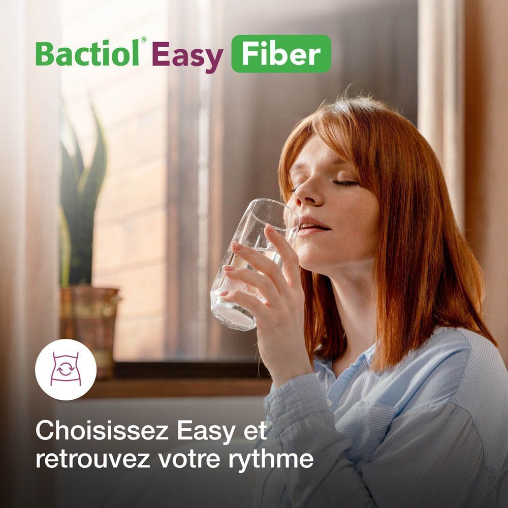 Femme buvant de l'eau. Logo Bactiol Easy Fiber. Texte : 'Choisissez Easy et retrouvez votre rythme'.