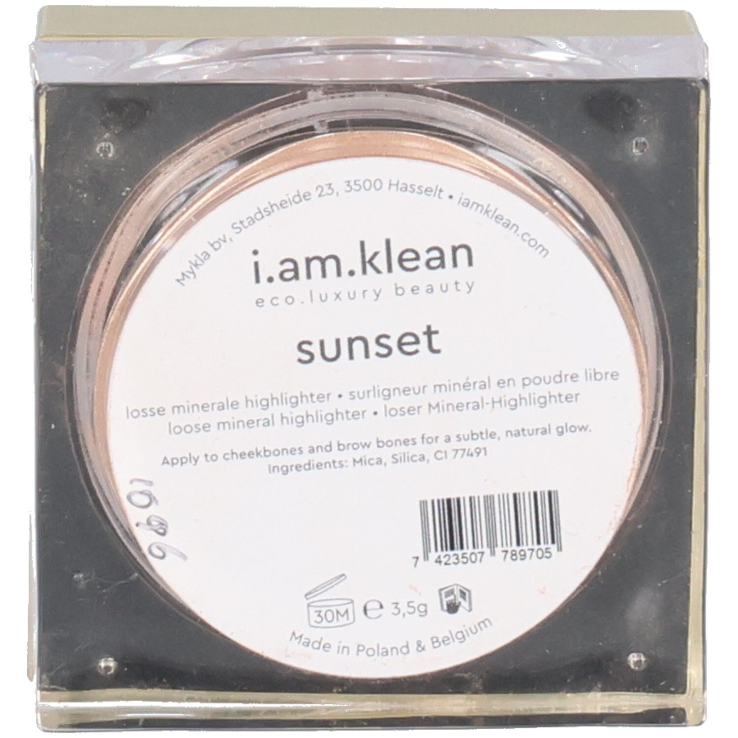 Open doos met losse minerale highlighter. Sticker met productinformatie en barcode.