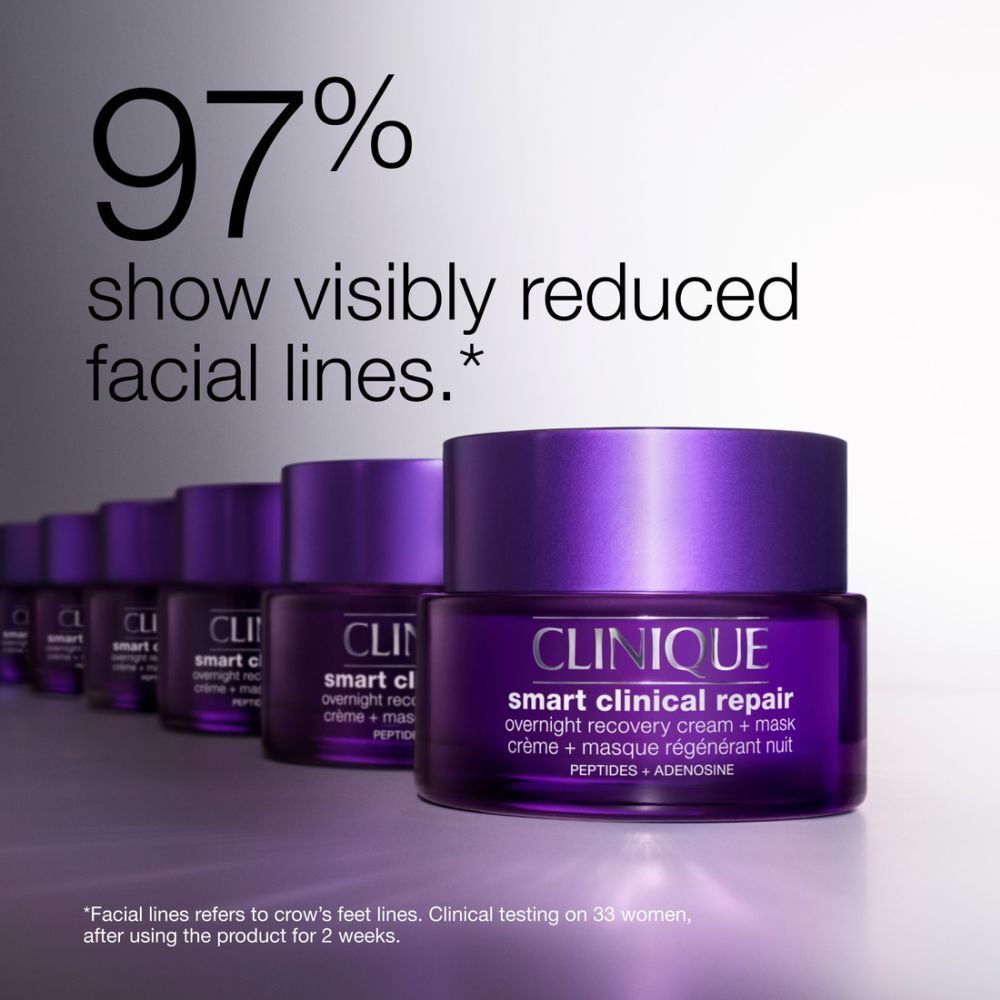 Meerdere Clinique Smart Clinical Repair™ potjes in paars, één vooraan.