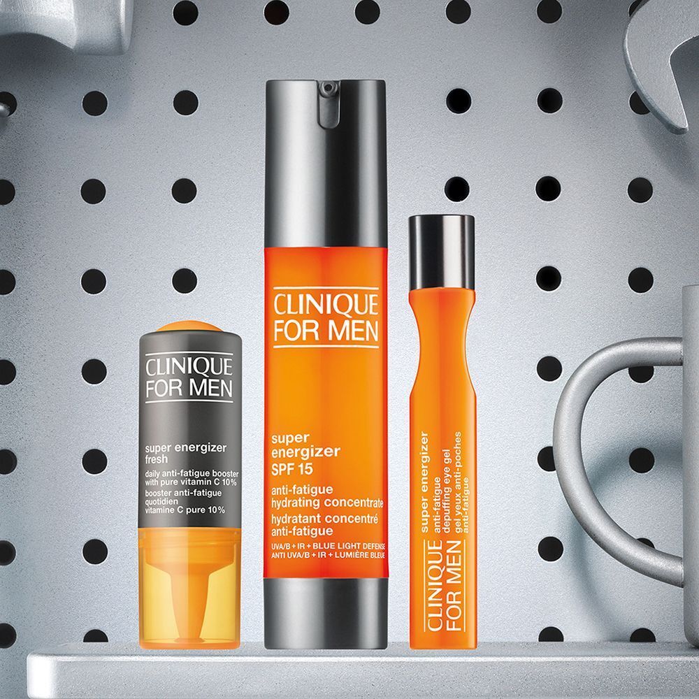 Trois produits de soins de la peau CLINIQUE For Men, dont Super Energizer SPF 15.