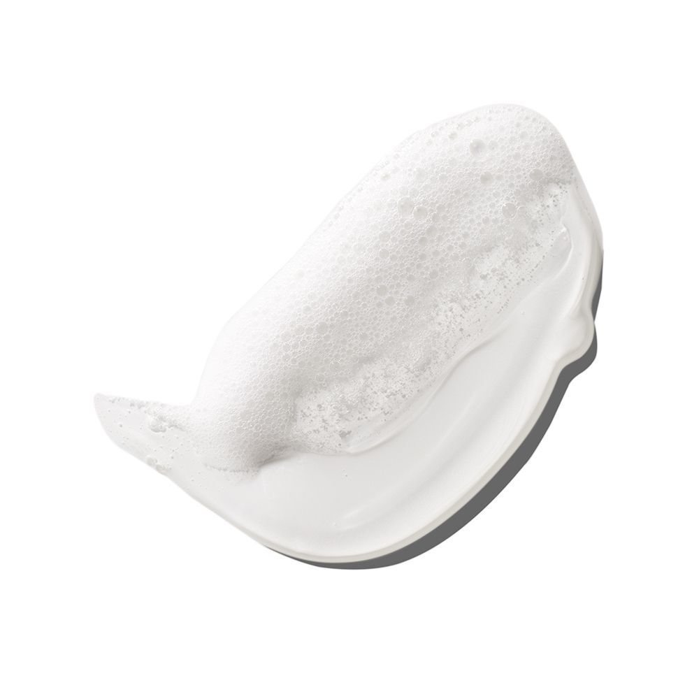 Trace de nettoyant moussant sur une surface blanche.