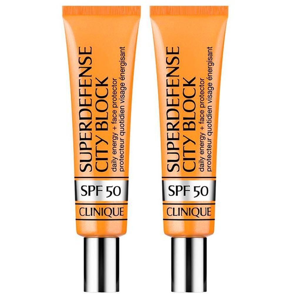 Deux tubes de Clinique Superdefense City Block SPF 50. Tubes orange avec bouchons argentés. Texte: SUPERDEFENSE, CLINIQUE.