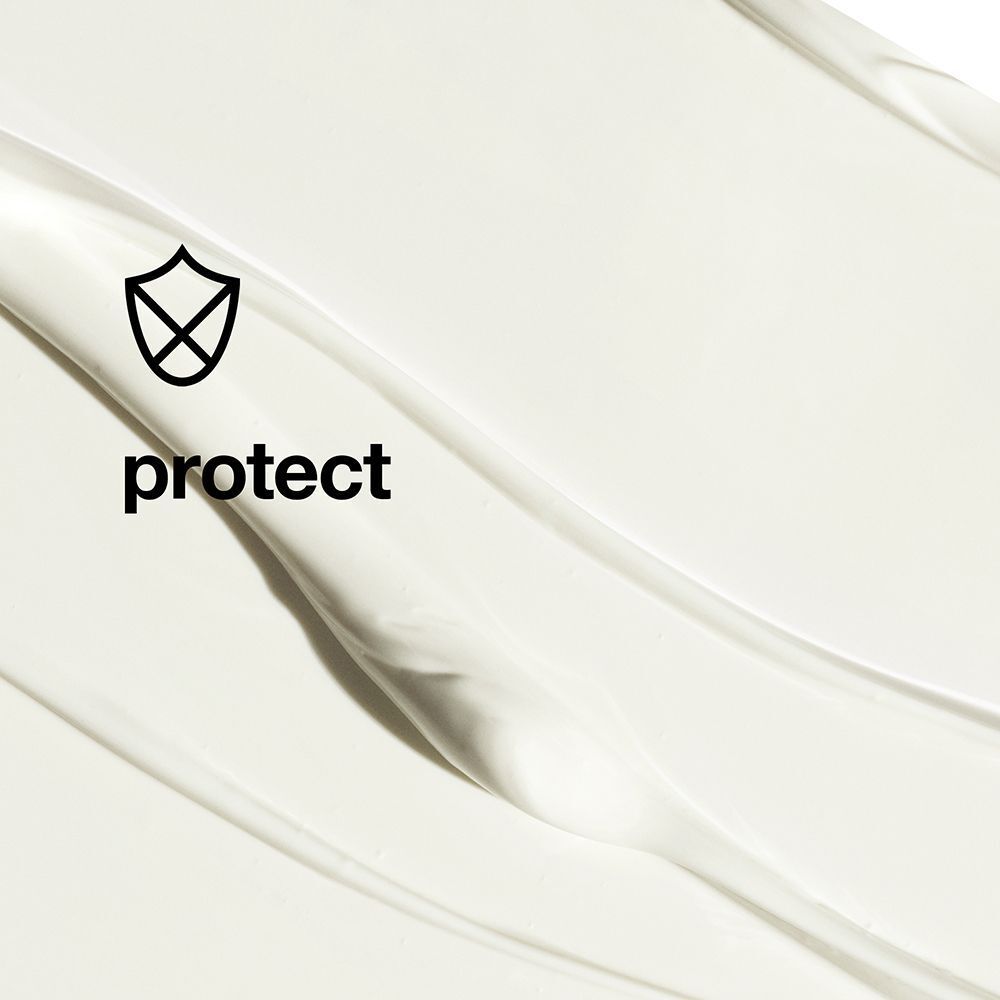 Texture d'une crème blanche avec une icône de bouclier et le mot 'protect'.
