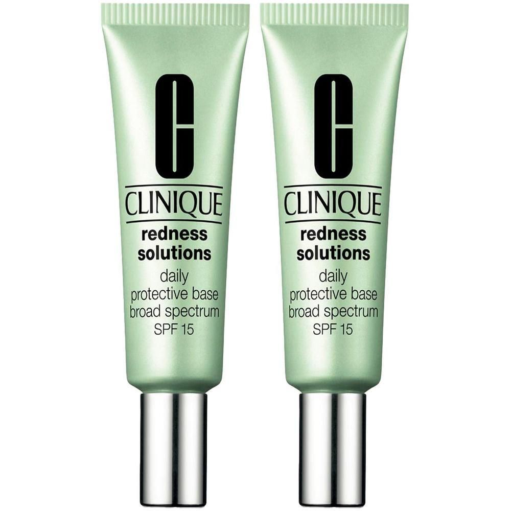 Twee groene tubes met zilveren doppen. Elke tube draagt de tekst "CLINIQUE redness solutions daily protective base broad spectrum SPF 15".
