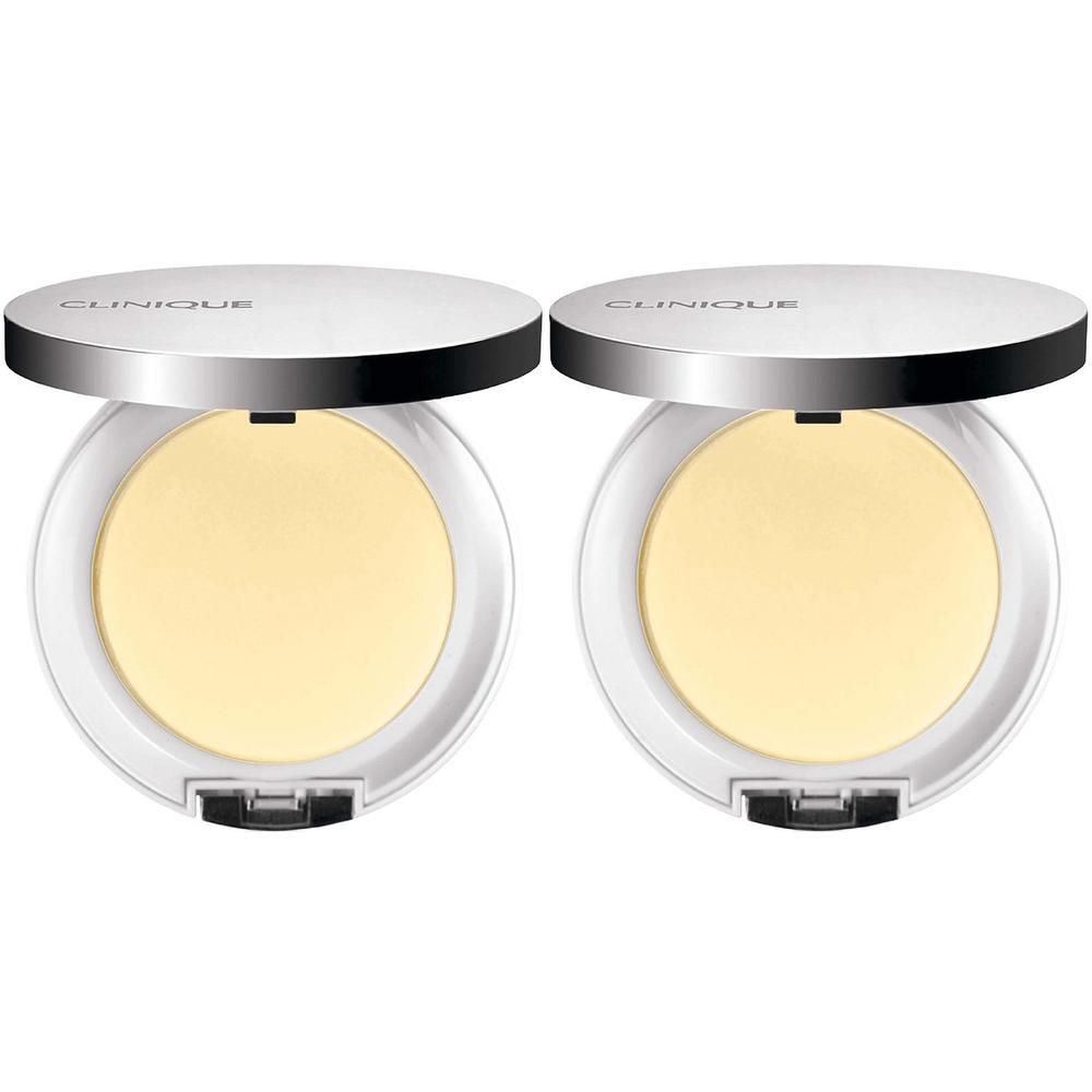 Twee ronde poederdozen met deksel. Zilverkleurig deksel, witte doos. Gele poeder zichtbaar. Merk Clinique.