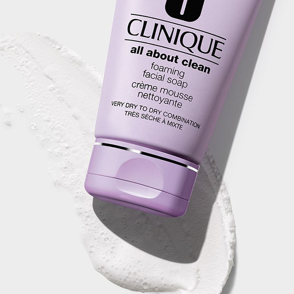 Clinique All About Clean™ schuimende gezichtszeep met schuim.
