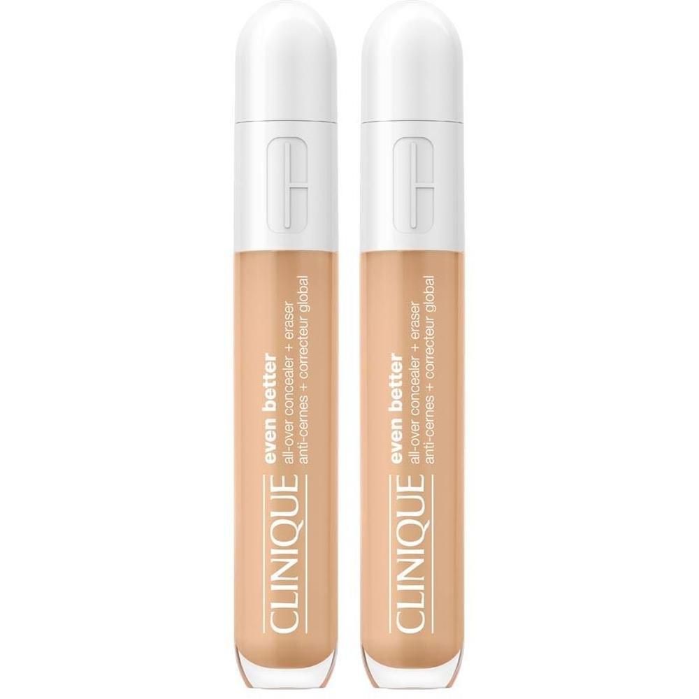Deux correcteurs Clinique Even Better. Capuchon blanc, corps beige. Inscription : Anti-Cernes + Correcteur Global.