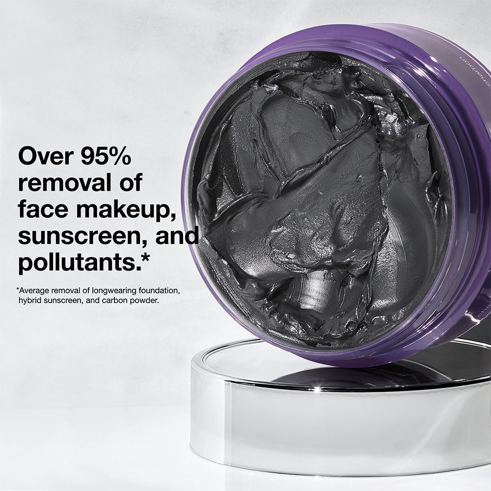 Baume nettoyant au charbon Clinique Take The Day Off™ retirant plus de 95% du maquillage.