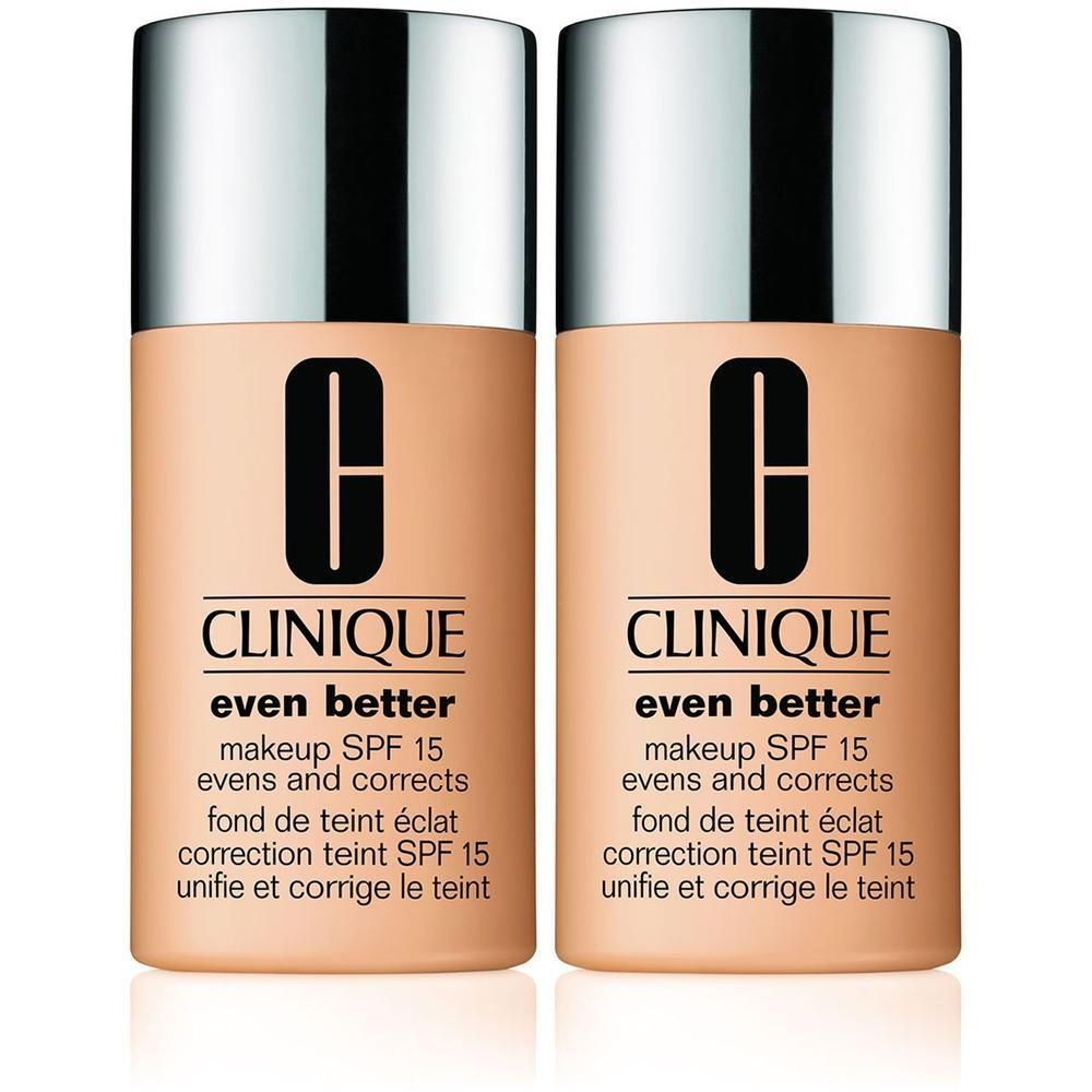 Twee flacons CLINIQUE Even Better make-up. Beige containers met zilveren dop. Zwart logo en tekst.