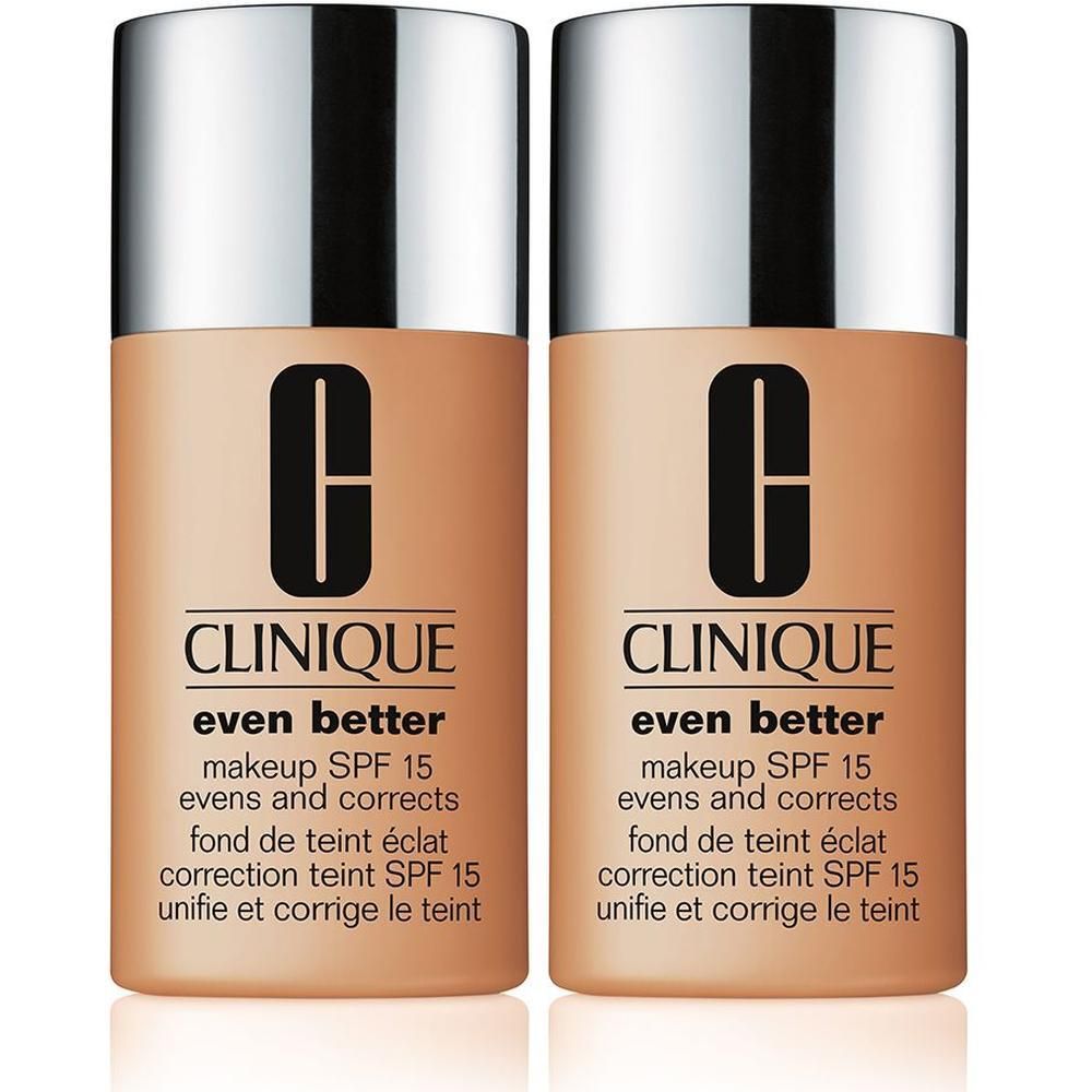 Twee flacons make-up. Opschrift: Clinique, even better, Makeup SPF 15. Kleur: Sand. Zilveren dop, beige body.