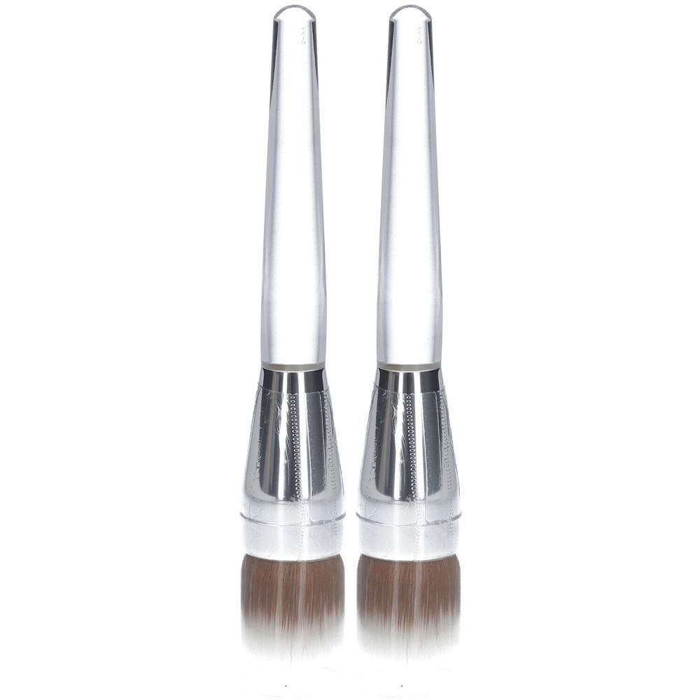 Twee foundation penselen met transparante handvatten en zilverkleurige metalen hulzen. De penselen hebben bruine haren.