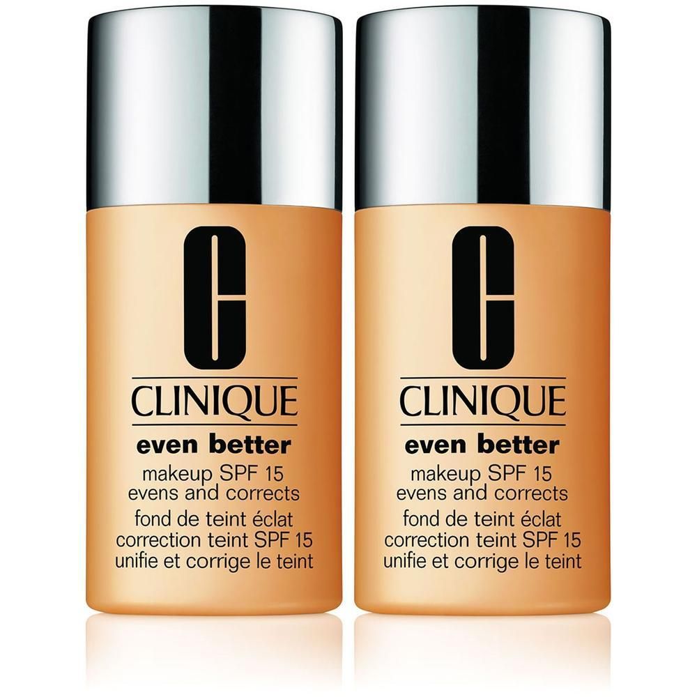 Twee flacons CLINIQUE Even Better Make-up SPF 15. Beige flacons met zilveren doppen. Zwart logo en productinformatie.