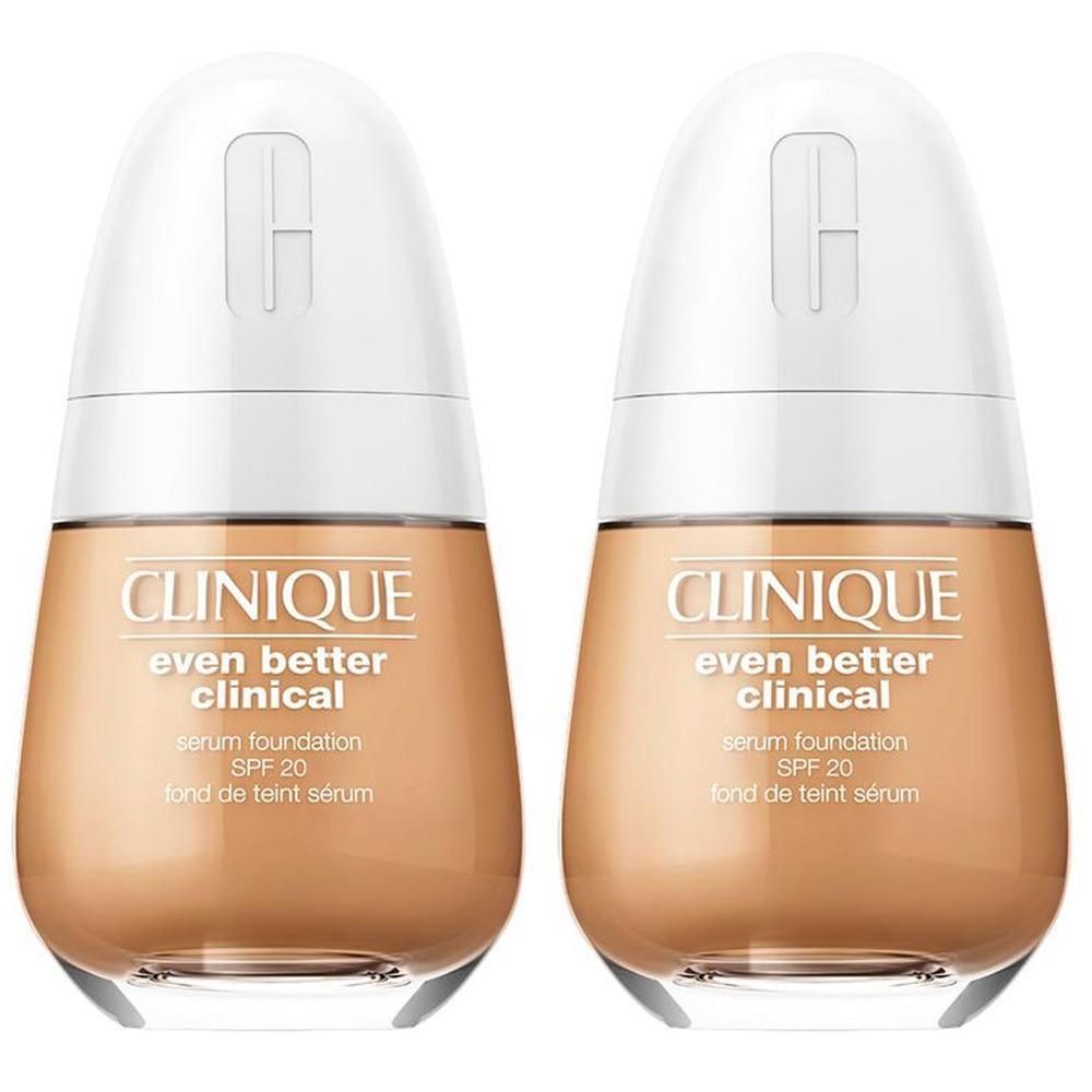 Twee flacons Clinique Even Better Clinical Fond de Teint Sérum SPF20. Witte dop, transparante basis, bruinachtige vloeistof. Opschrift Clinique.