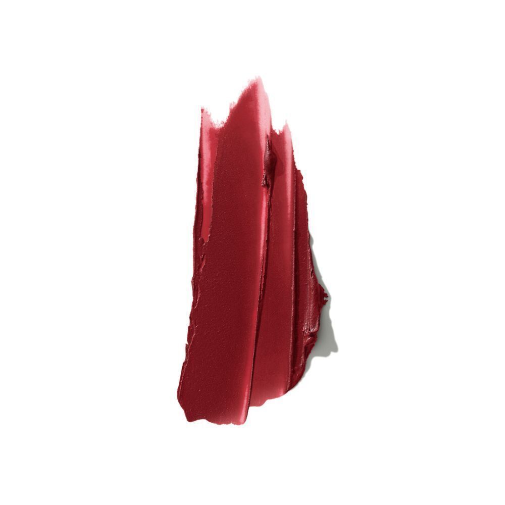 Échantillon de rouge à lèvres rouge foncé à finition mate, sur fond blanc.