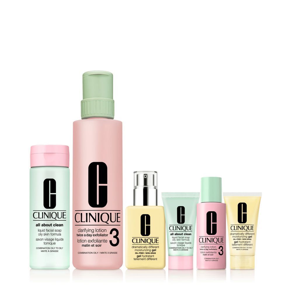 Clinique huidverzorgingsset: vijf flessen en tubes met reinigingsproducten en lotions.
