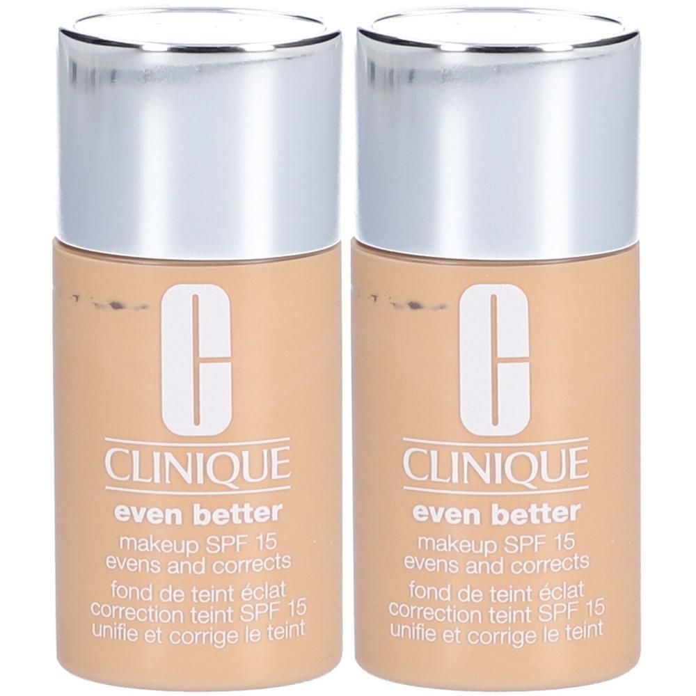 Twee flacons CLINIQUE Even Better foundation. Beige flacons met zilveren dop. Productnamen zijn gedrukt.
