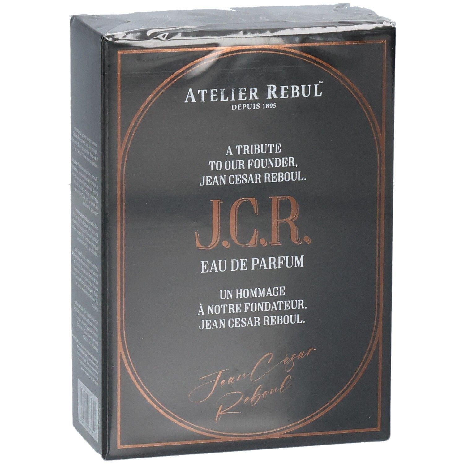 Boîte de parfum noire avec inscription dorée. Présente Atelier Rebul J.C.R. Eau de Parfum.
