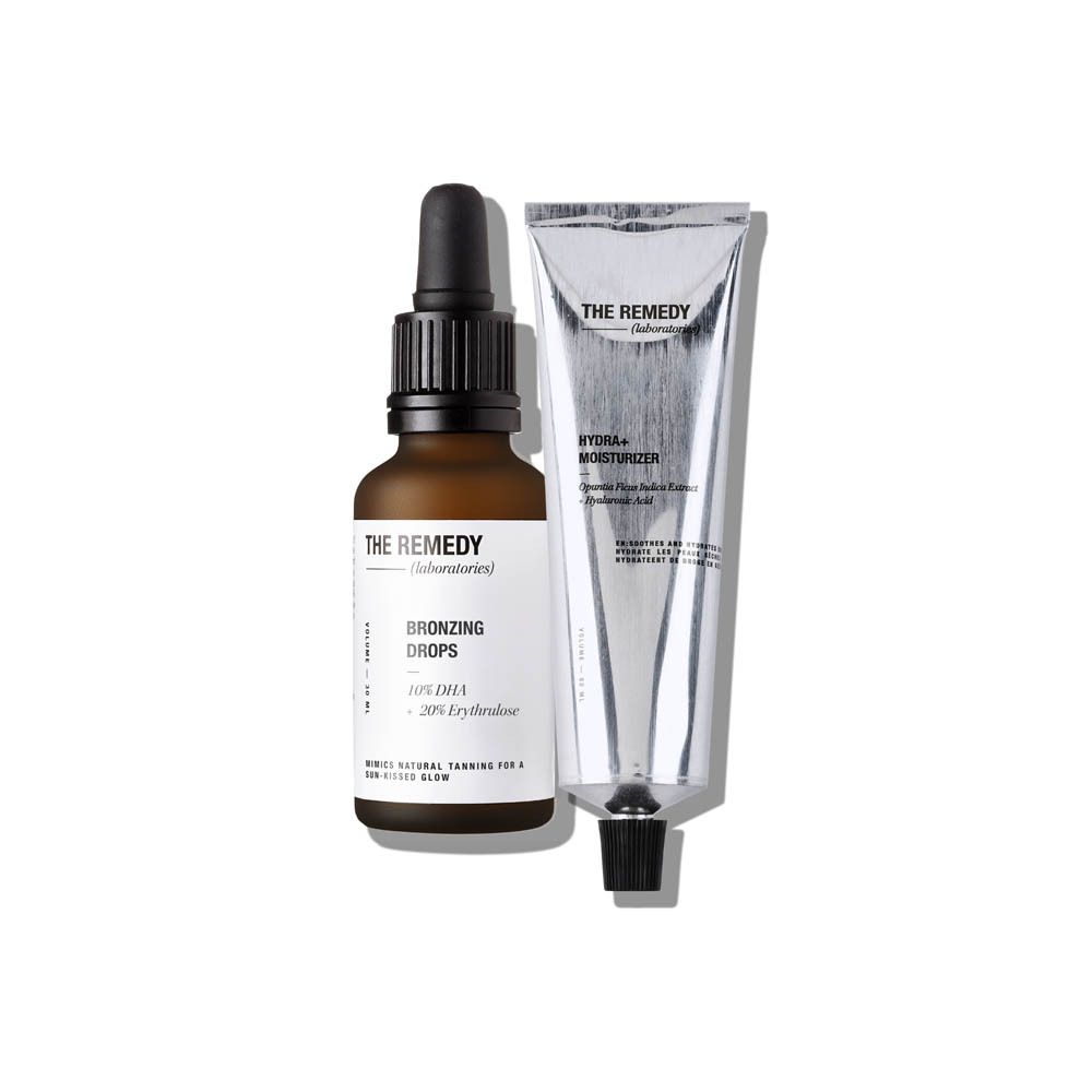 Deux produits cosmétiques : un flacon en verre brun avec pipette et un tube argenté. "THE REMEDY" est visible sur les deux.