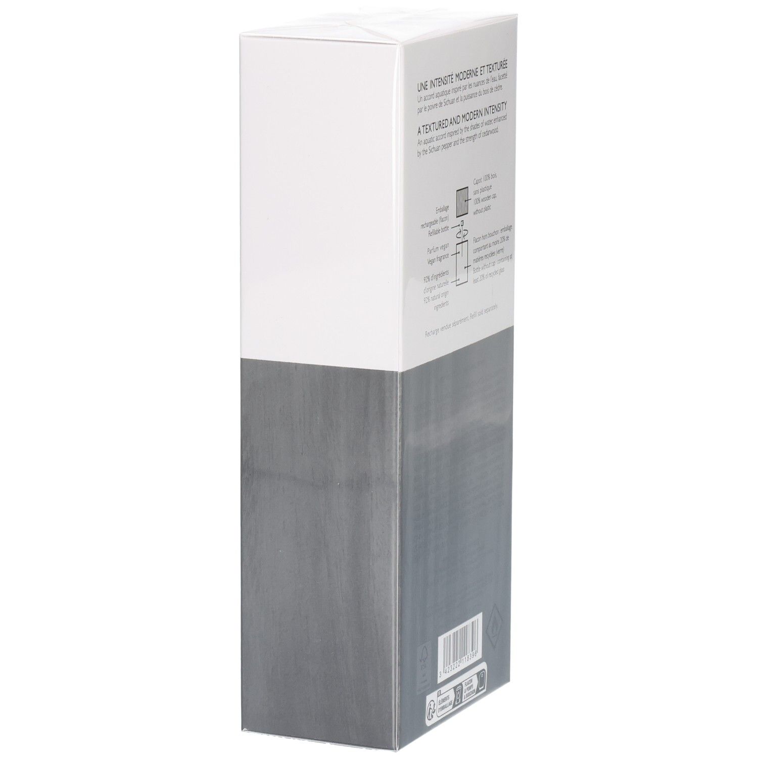 Vue latérale de la boîte cadeau Issey Miyake L'Eau d'Issey Pour Homme Eau de Parfum.
