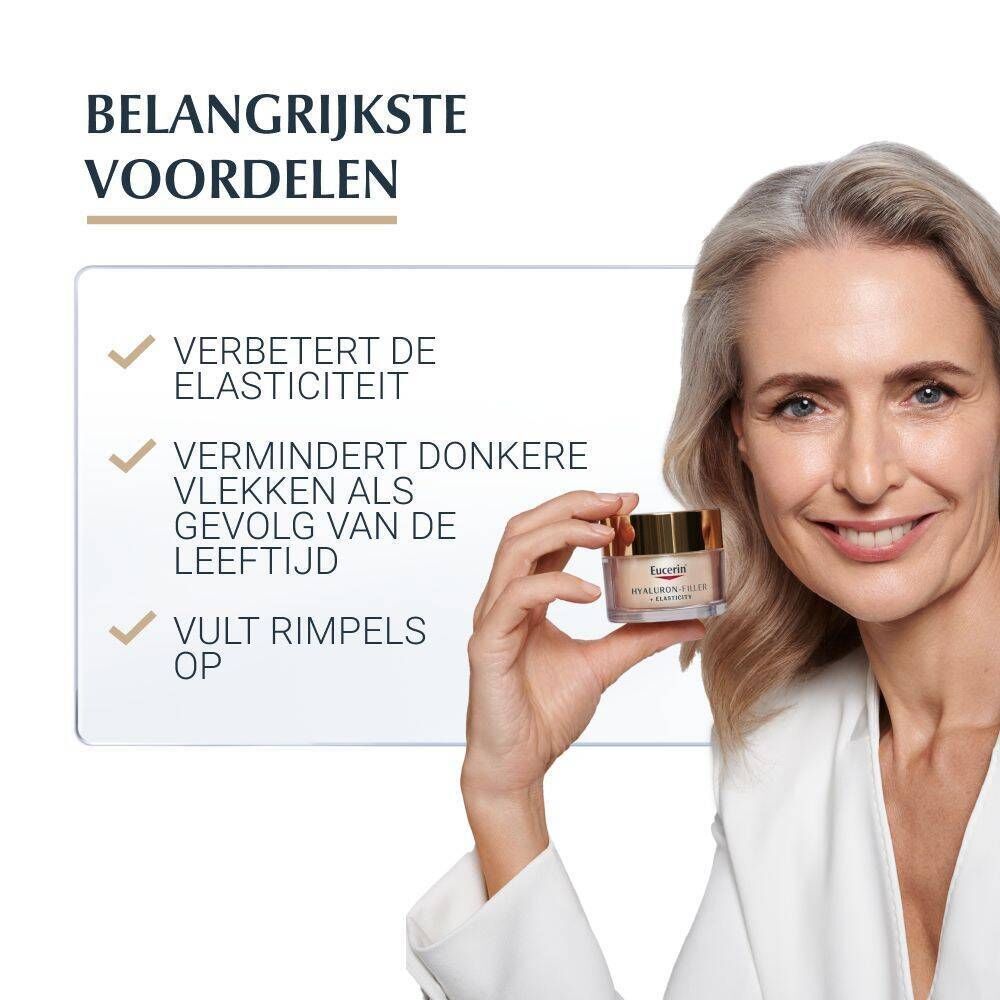 Vrouw houdt een potje Eucerin Hyaluron-Filler + Elasticity vast. Tekst: Verbetert elasticiteit, vermindert ouderdomsvlekken, vult rimpels op.