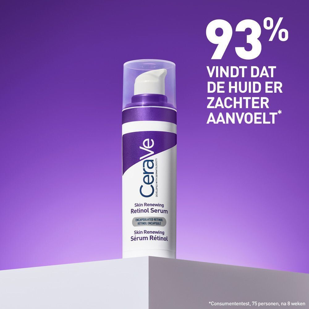 CeraVe Skin Renewing Retinol Serum op een sokkel. Paarse achtergrond. Tekst: 93% vinden hun huid zachter aanvoelt.