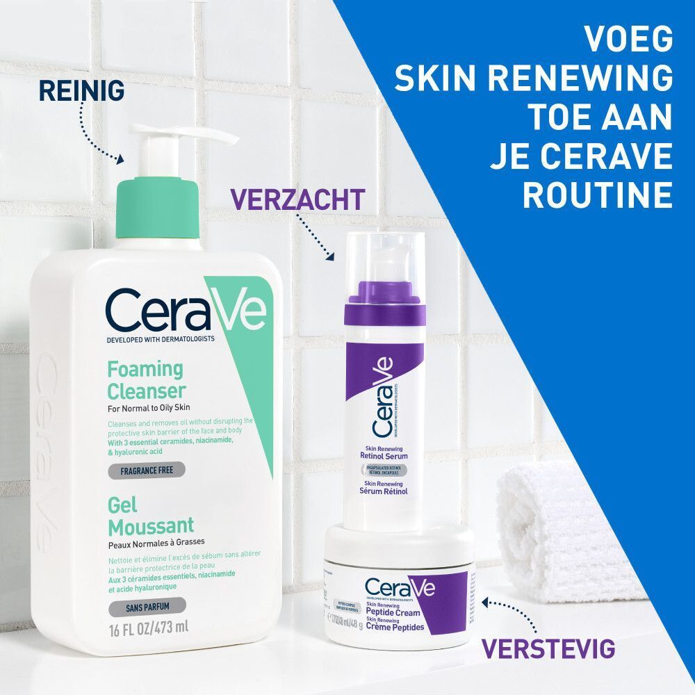 CeraVe producten op een oppervlak. Foaming Cleanser, Retinol Serum en Peptide Cream.