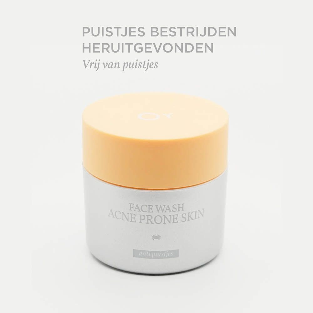 Pot met gele deksel. Op de pot staat "FACE WASH ACNE PRONE SKIN".