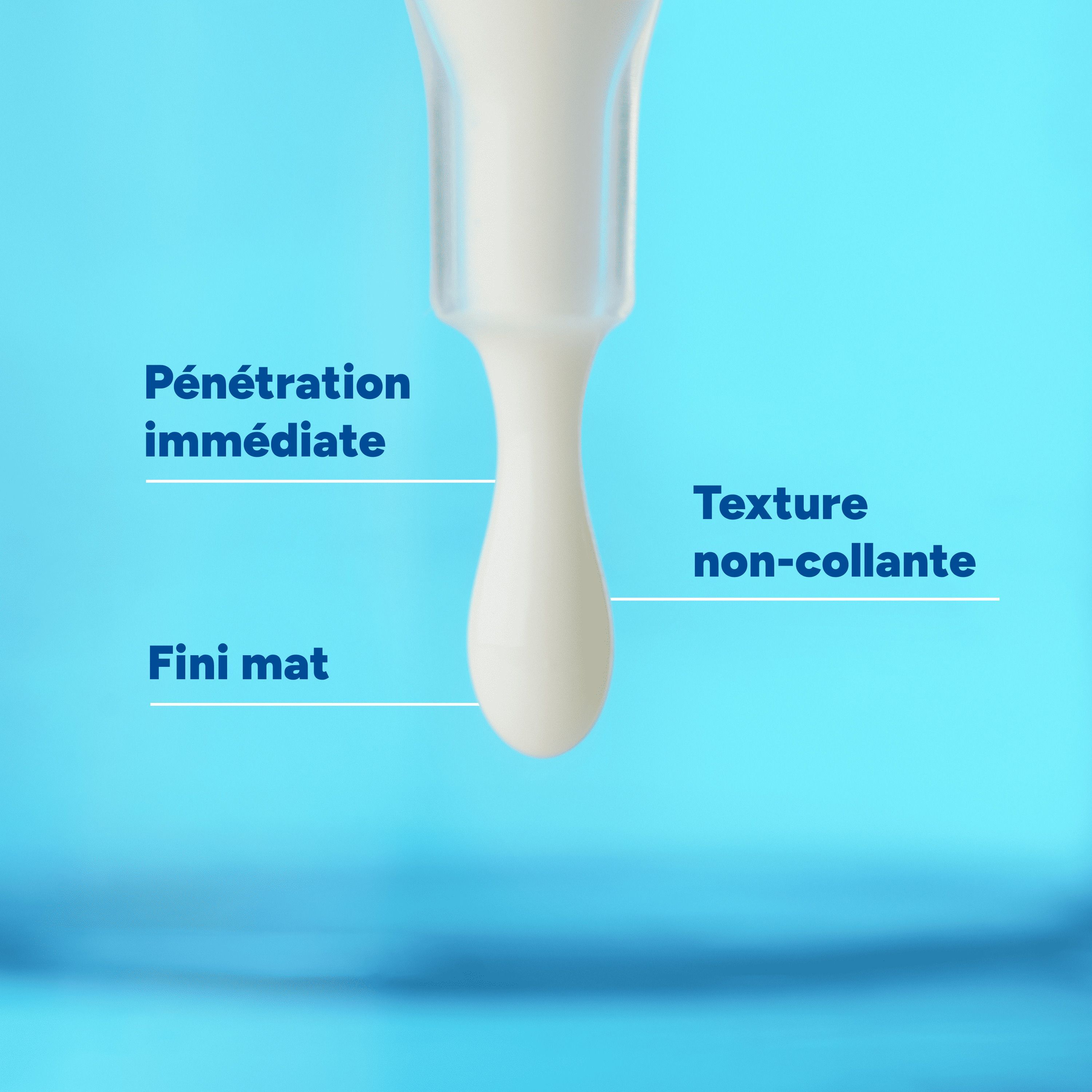 Gros plan d'une goutte de sérum. Pénétration immédiate, texture non collante, fini mat.