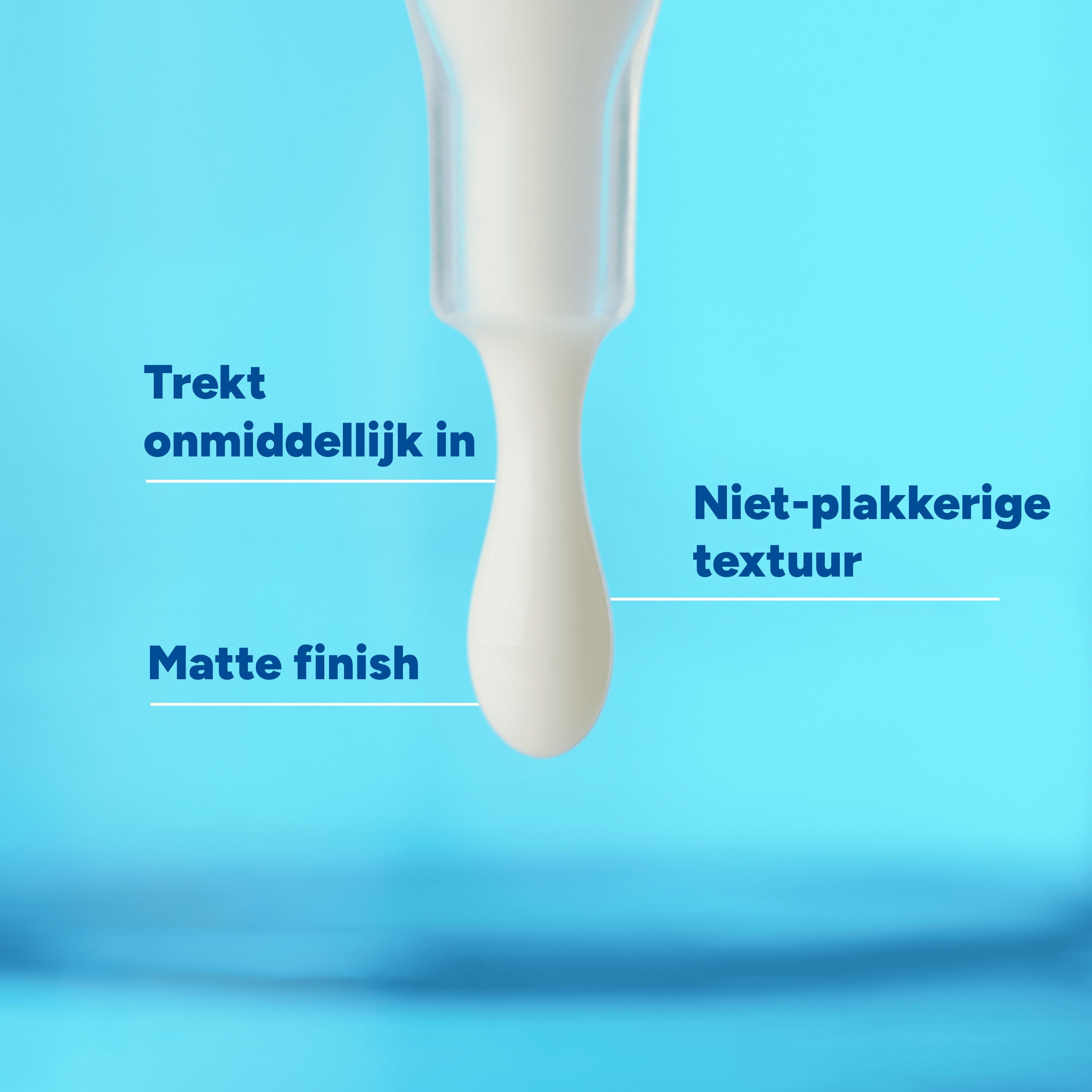 Close-up van een serumdruppel. Trekt onmiddellijk in, niet-plakkerige textuur, matte finish.