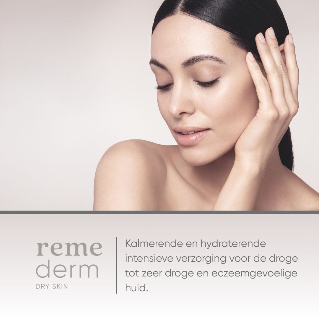 Vrouw met huidverzorging. Tekst: Remederm Dry Skin. Kalmerende en hydraterende intensieve verzorging voor de droge tot zeer droge en eczeemgevoelige huid.