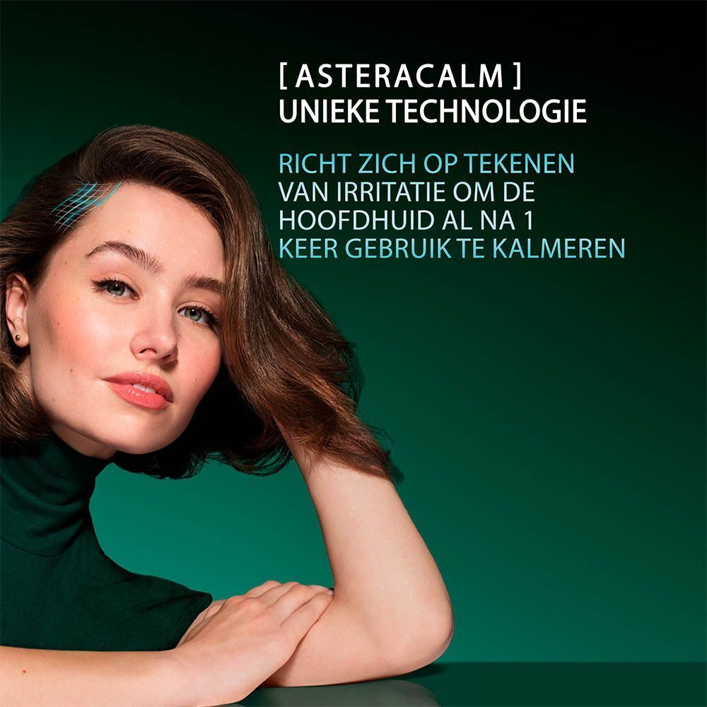 Vrouw met steil haar, draagt een groene coltrui. Blauwe lijnen op het voorhoofd. Tekst: [ ASTERACALM ] UNIEKE TECHNOLOGIE.