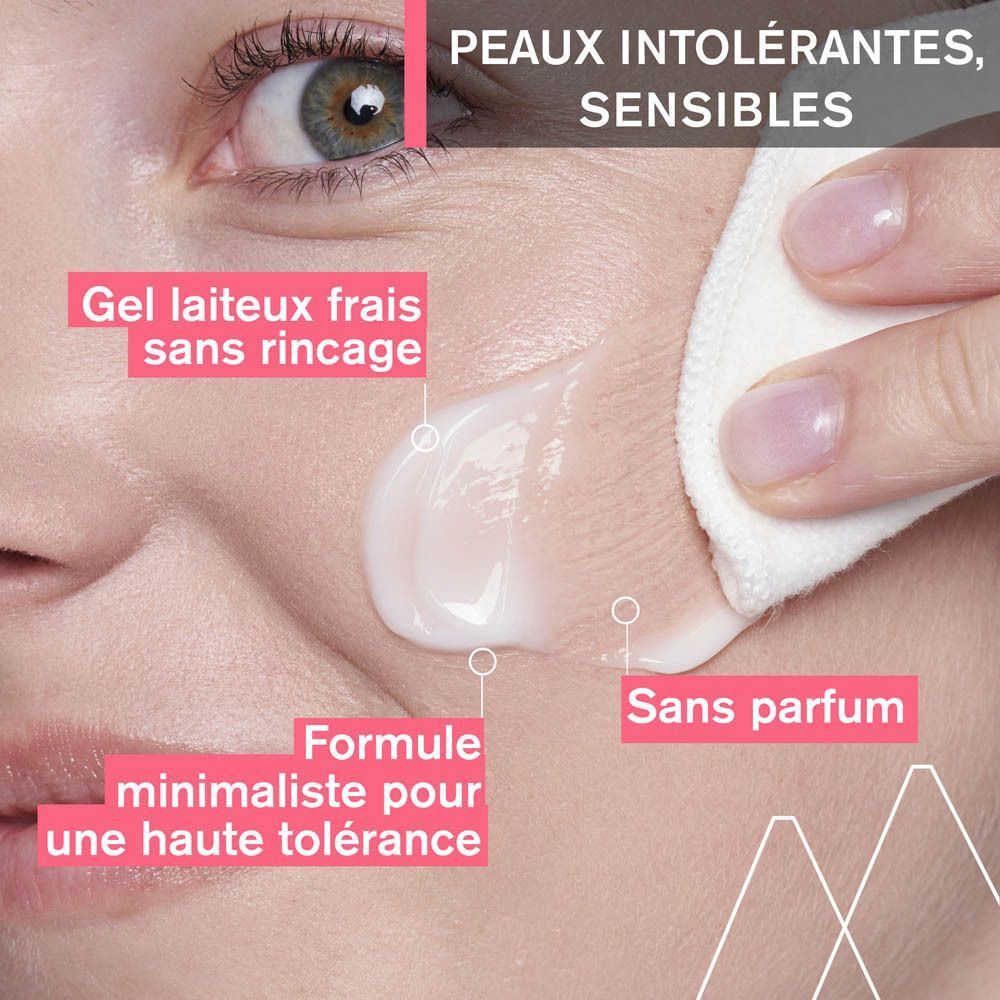 Gros plan sur une peau avec produit. Gel appliqué et essuyé avec un coton. Texte : « Peaux intolérantes, sensibles ».