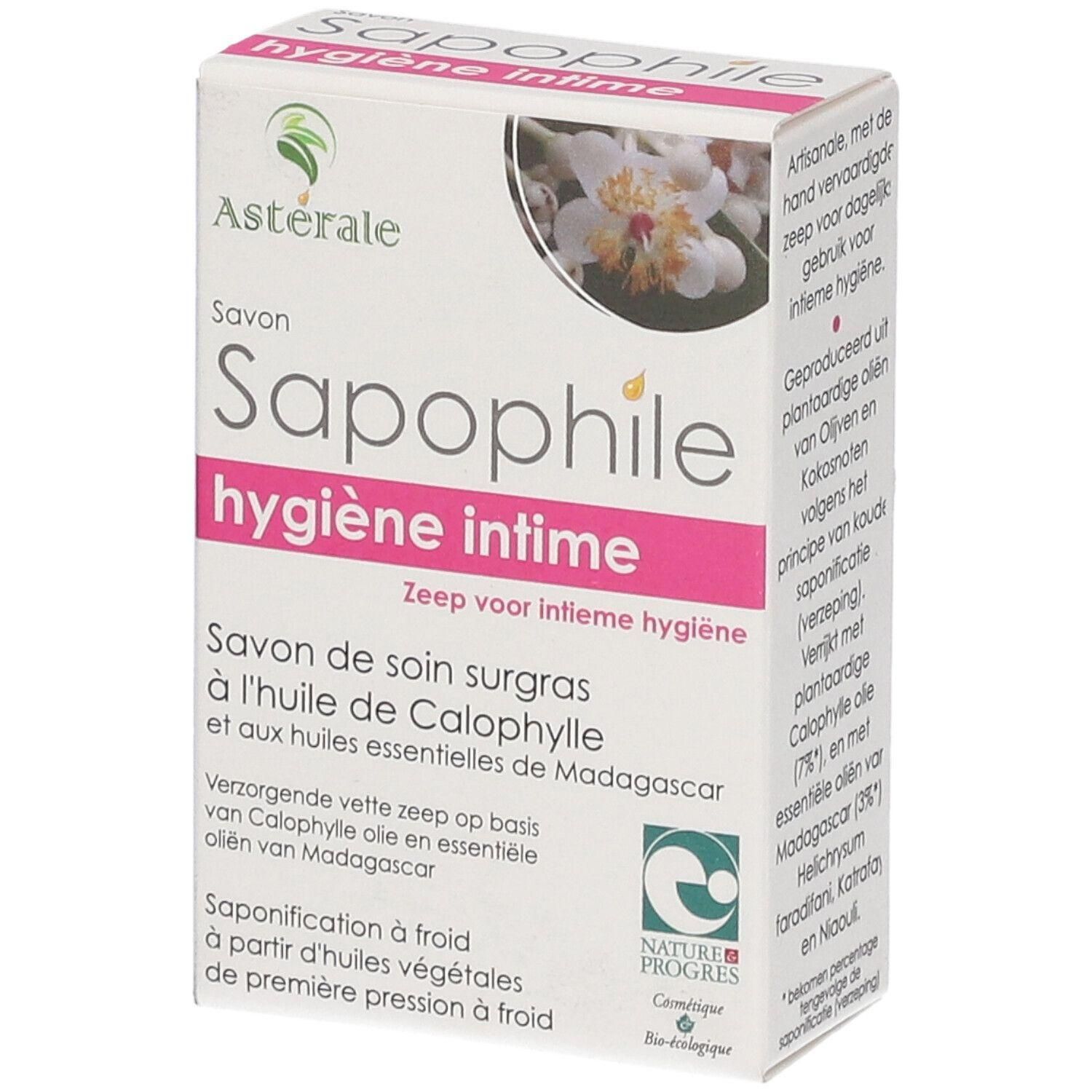 Boîte blanche avec le nom du produit Sapophile et hygiene intime. Logo et texte multilingue. Certification Nature Progrès.